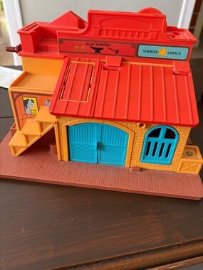 Fisher-Price Western Playset – Red Roof & Blue Doors